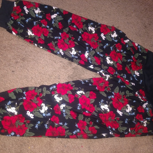 Jogger capris - Picture 1 of 3